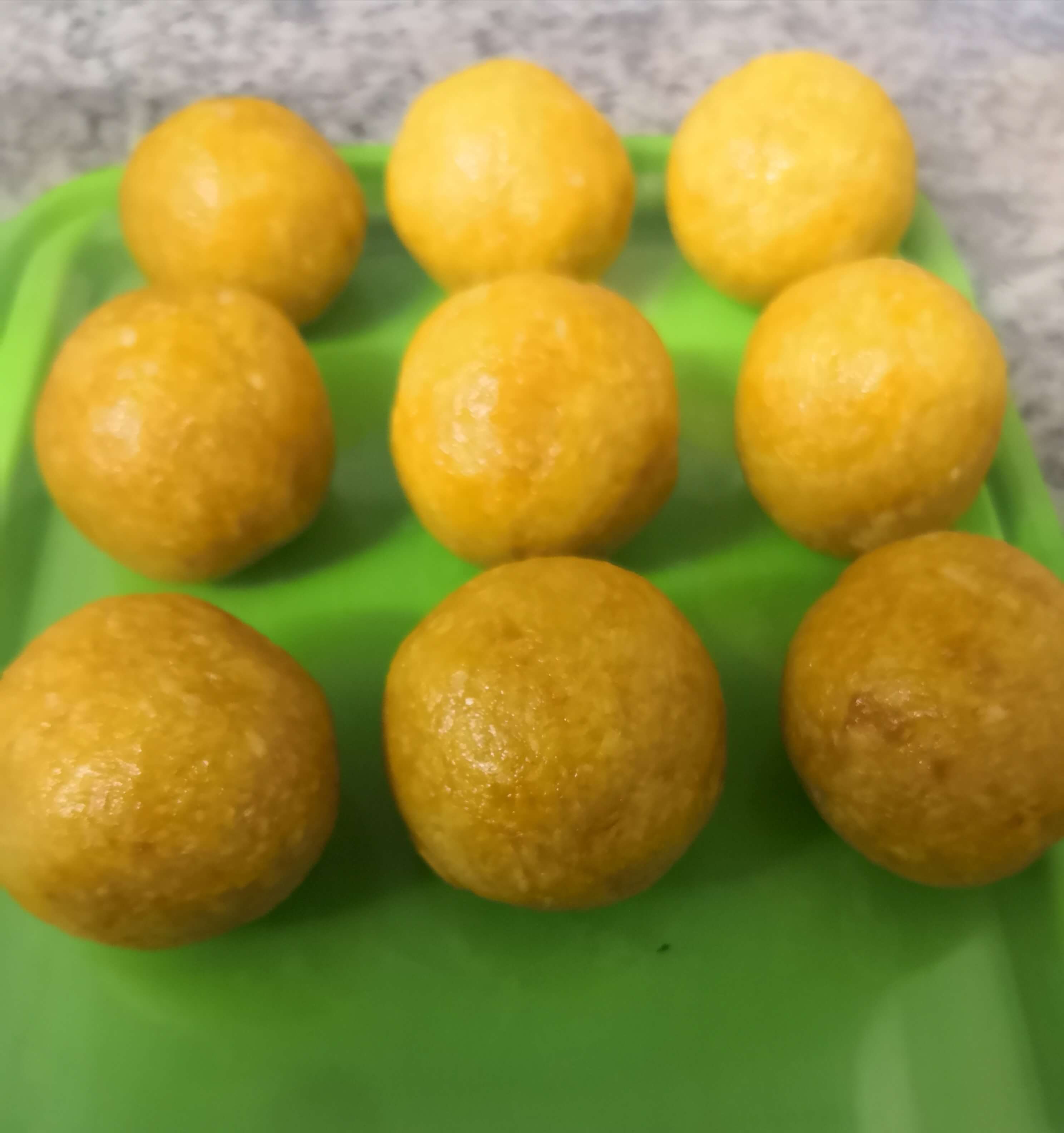 APRICOT ENERGY BITES