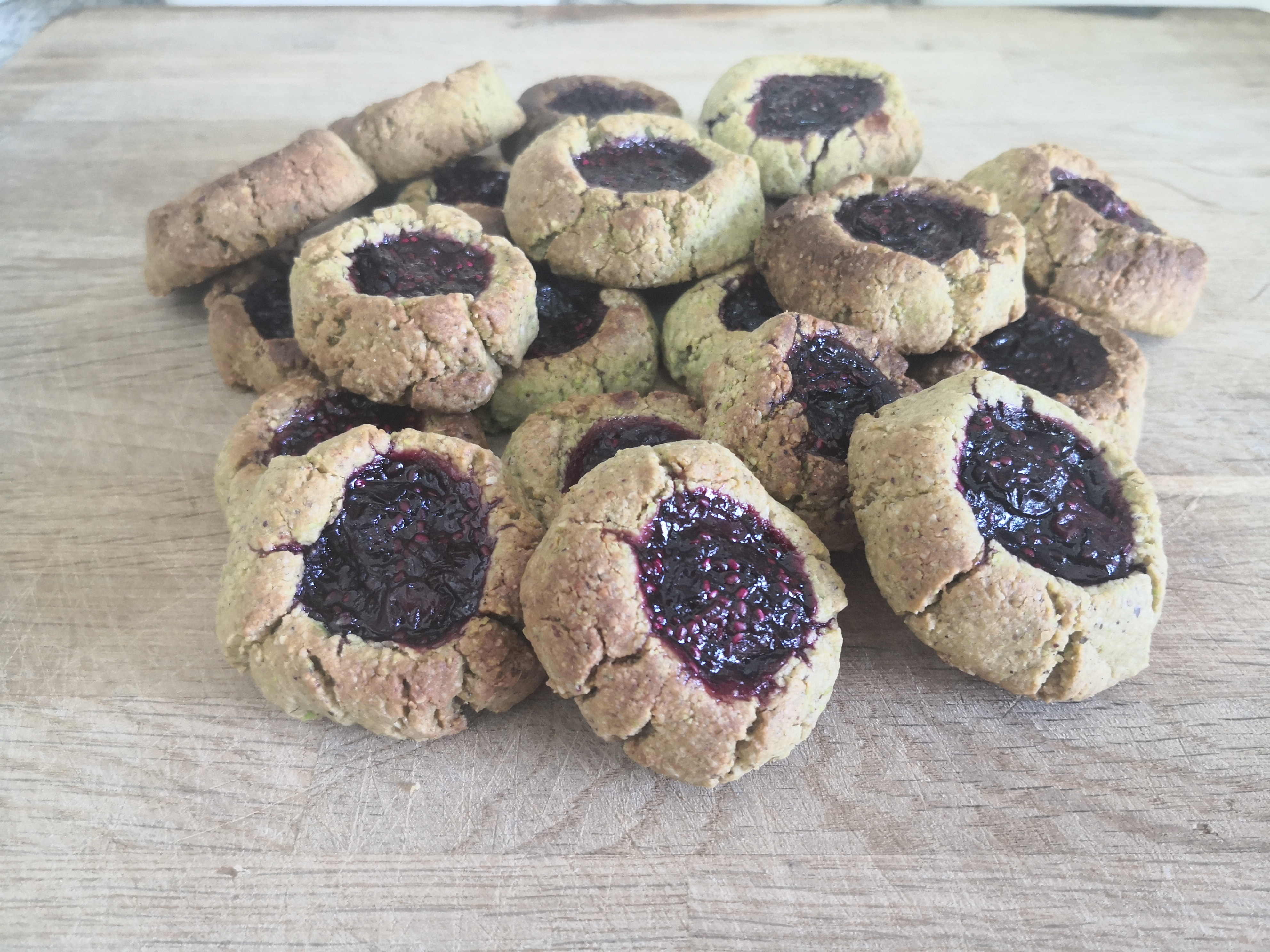 PISTACHIO & BLUEBERRY-FILLED COOKIES